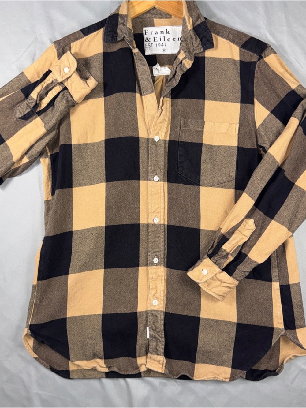 Frank & Eileen Joedy Shirt Womens Small Beige Black Plaid Button Up Flannel